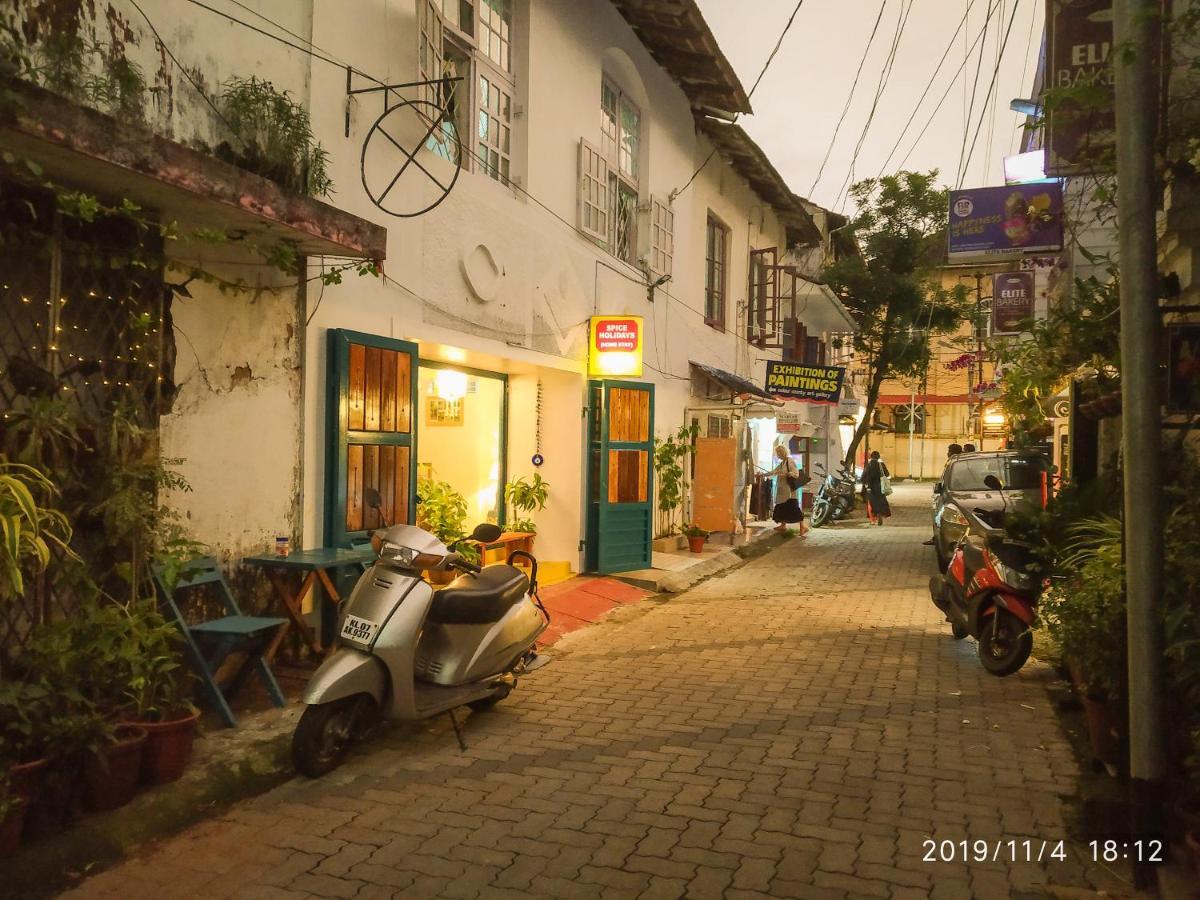 Hotel Spice Holidays Kochi Exterior foto
